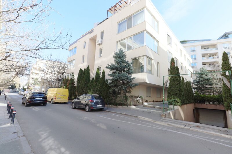 Parc Herastrau Apartament 3 camere  Sat Francez - Aron Cotrus  117 mp